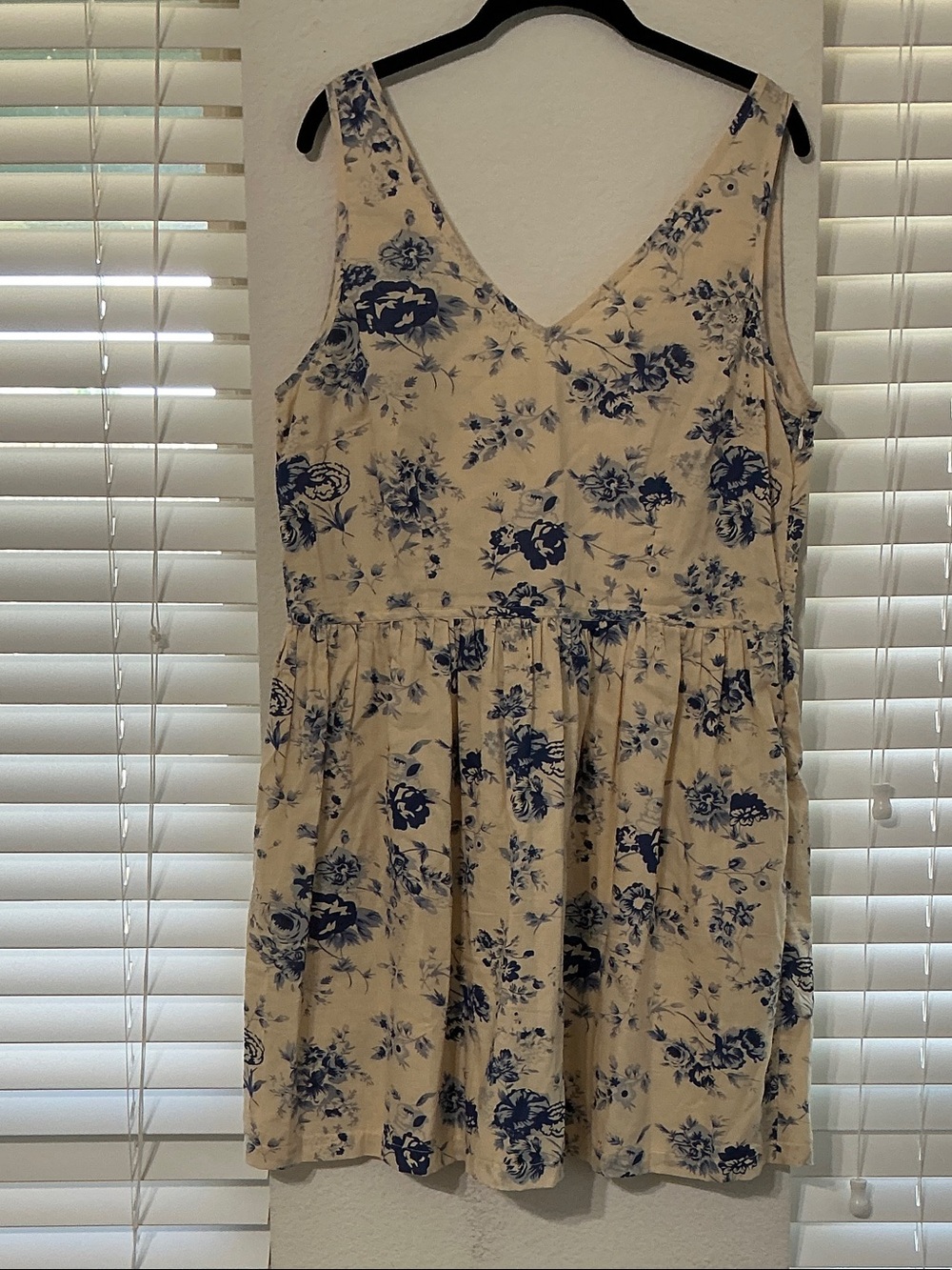 Sleeveless V-Neck Floral Dress in Blue on Cream